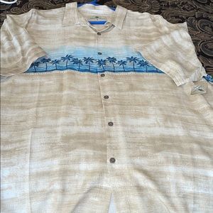 Men’s short sleeve Hawaiian button down‼️